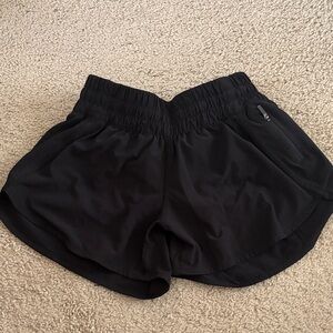 Lulu Women's Black Athletic Shorts size 6